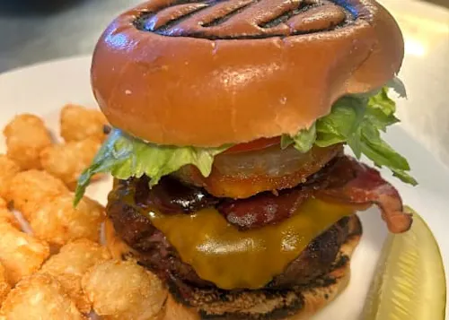 Lucky's 777 Bar & Grill