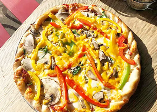 Blind Onion Pizza