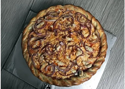 Blind Onion Pizza