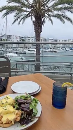 Brizo Bar & Restaurant - Marina Del Rey