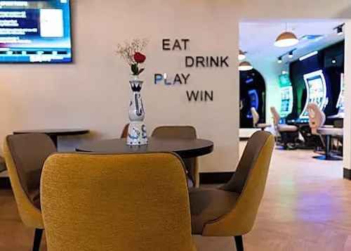 Shuffle's South The Ultimate Sports Gaming Bar
