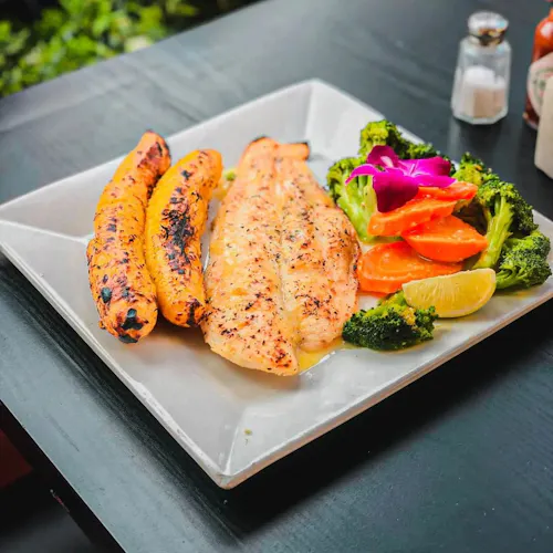 Estrella Latina Bar & Grill
