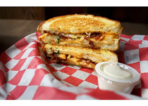 Cheesie's Pub & Grub - Lakeview