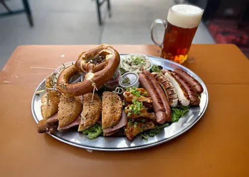 Photo 1 of 4: Bierstadt Lagerhaus