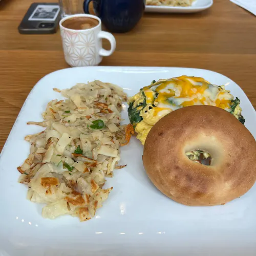 Zevi Cafe & Bistrob