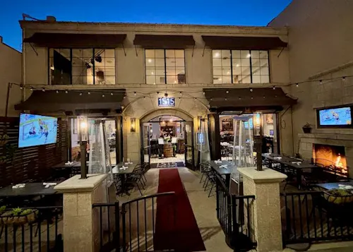 1515 Restaurant & Lounge