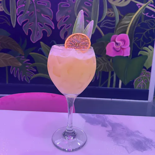 Coasis Restaurant Bar & Suites