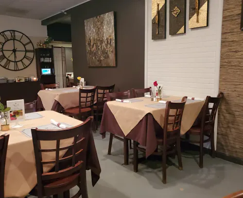Photo 1 of 4: Royal Bistro