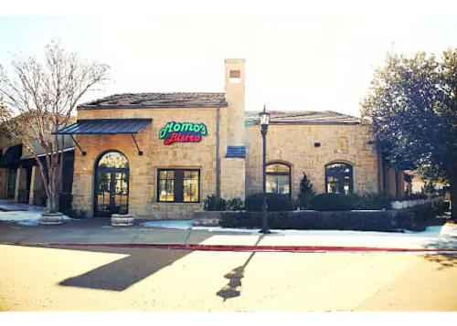 Momo's Bistro