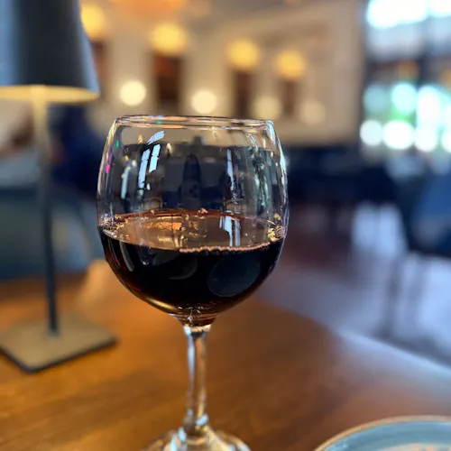 Momo's Bistro