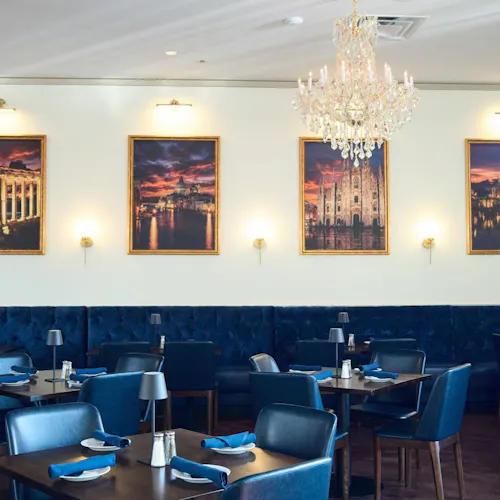 Momo's Bistro