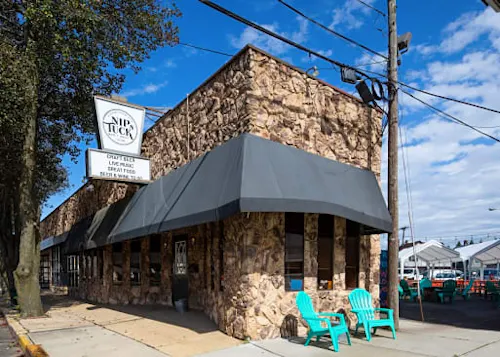 Nip & Tuck Bar
