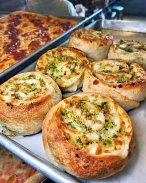 Monte's Pizzeria