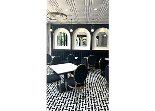 Toast Noir Cafe