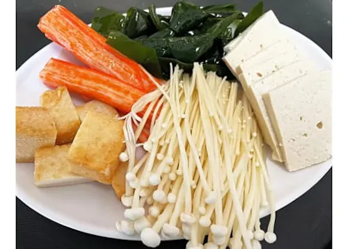 Meet Revolving Hot Pot & Cajun Seafood