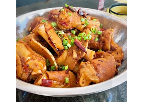 Meet Revolving Hot Pot & Cajun Seafood