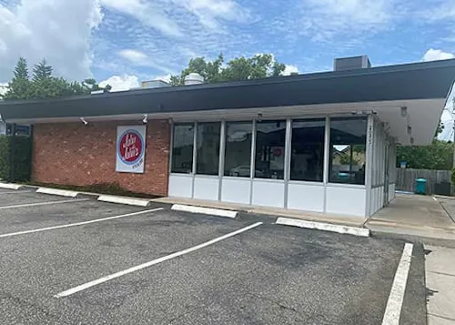 John & John's Pizza Shop