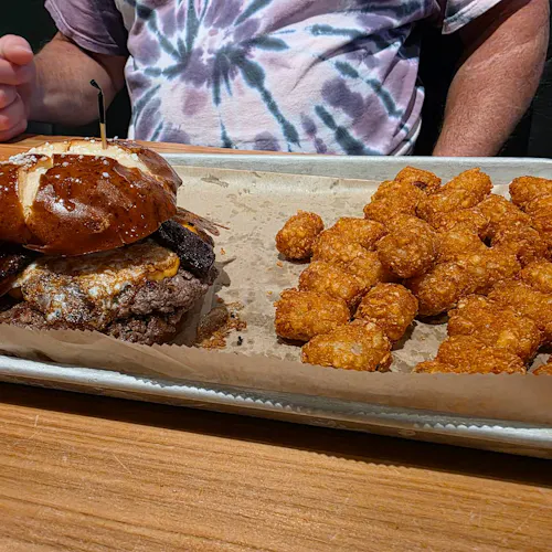 B&W Burgers, Buns & Brews