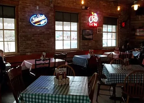 Gus's World Famous Fried Chicken