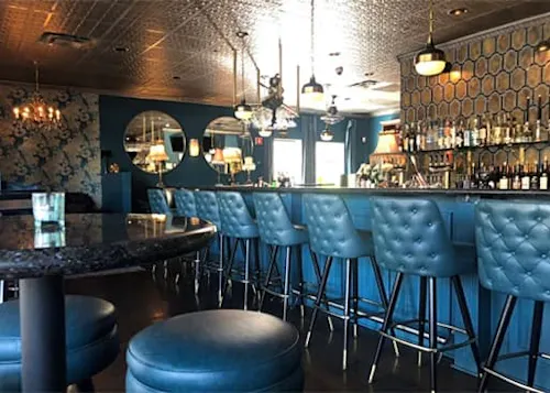 Auburn Lounge