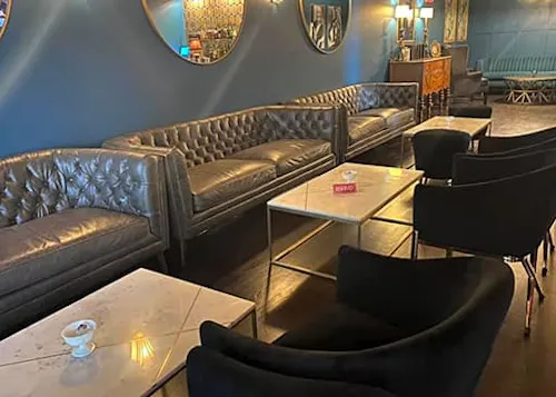 Auburn Lounge