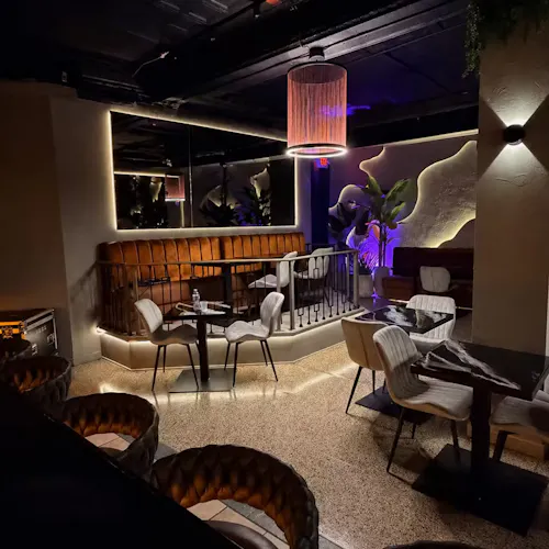 Airis Bar & Lounge
