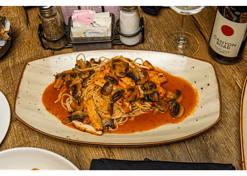 Photo 1 of 4: Roma Italian Bistro