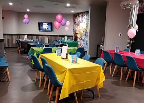 District Eat and Play