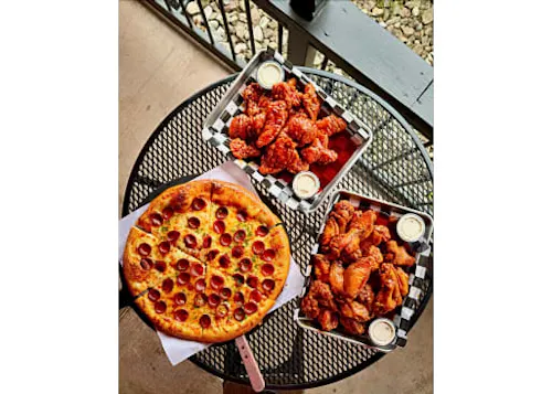 Wingnutz Bar & Grill