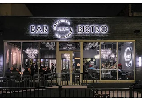 Luna Bar & Bistro