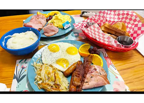Photo 1 of 4: 521 BBQ & Grill