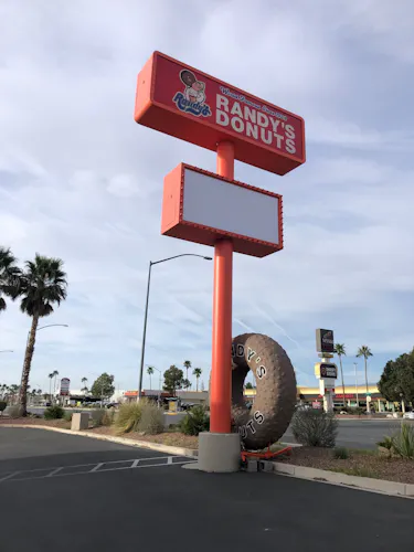 Randy's Donuts - Rainbow