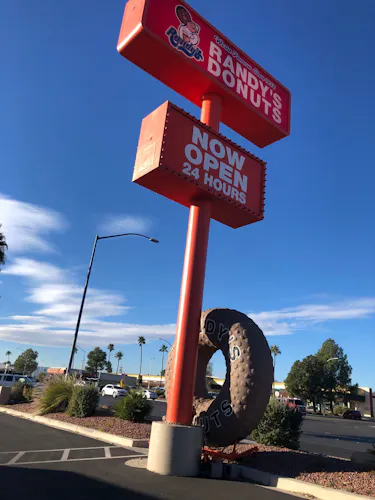 Randy's Donuts - Rainbow