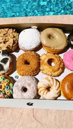 Randy's Donuts - Rainbow