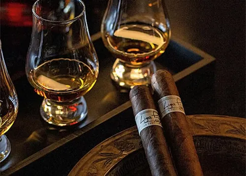 El Vecino Cigar  Lounge
