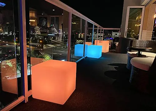 Vantage Rooftop Bar at The Karol Hotel