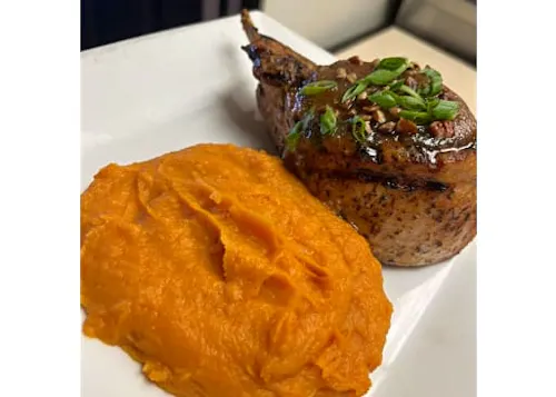 MeMe's Bar & Grille