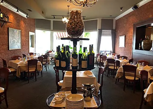 Photo 1 of 4: Amici's Restaurant