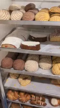 El Nuevo Mundo Market, Bakery & Cafe