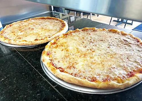 Bek's Nizza Pizza  Lamar