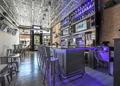DSTRKT Bar Grill