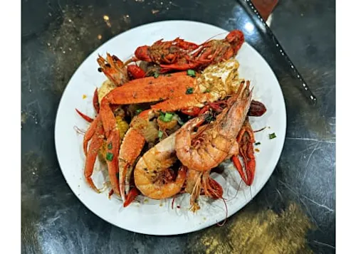 Bayo Social Restaurant & Lounge