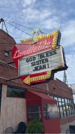 Candlelite Chicago - Rogers Park