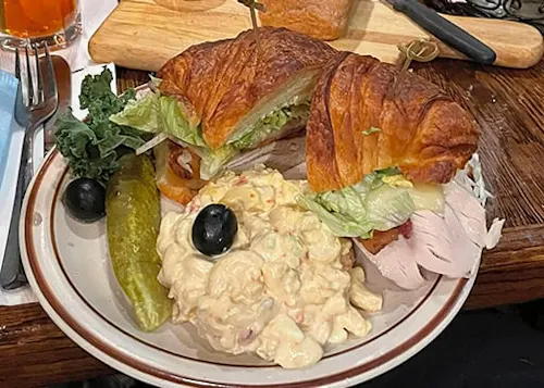 Hale's Restaurant and Lounge