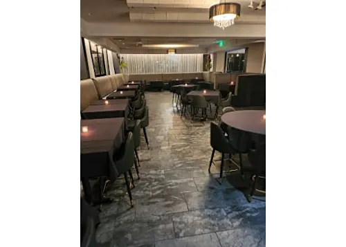 Smallz Handcrafted Foods and Cocktail