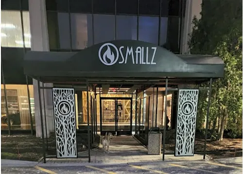 Smallz Handcrafted Foods and Cocktail