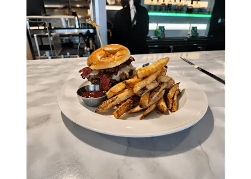 Smallz Handcrafted Foods and Cocktail
