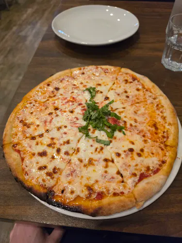 La Pizzeria
