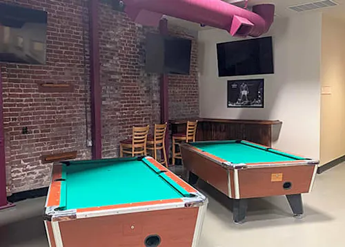 Henry's Lounge